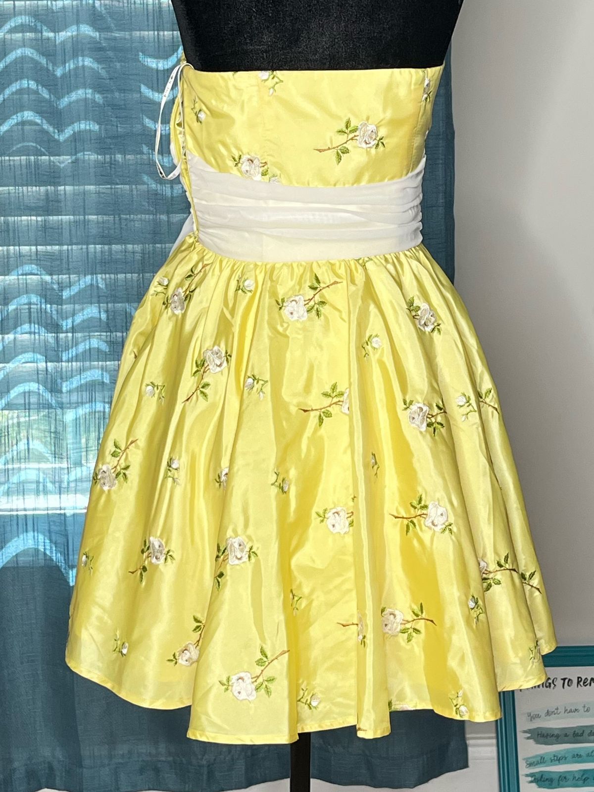 Betsey Johnson Size 4 Floral Yellow Cocktail Dress on Queenly
