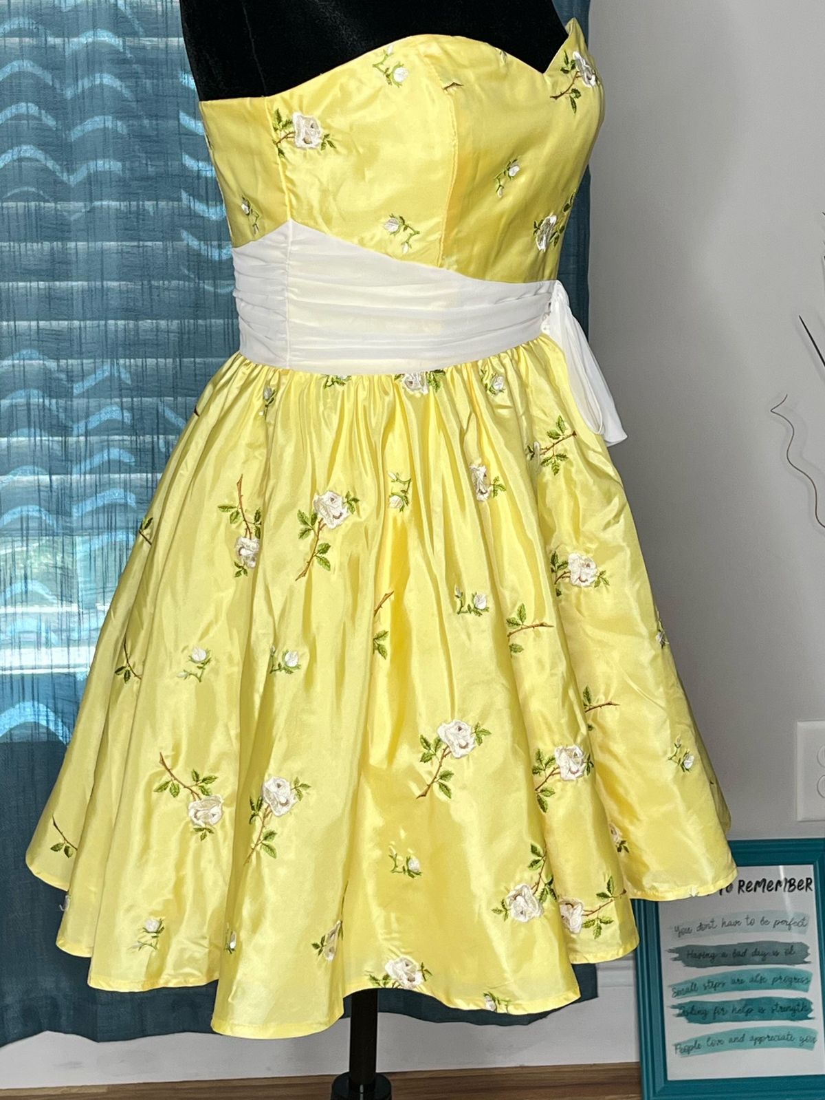 Betsey Johnson Size 4 Floral Yellow Cocktail Dress on Queenly