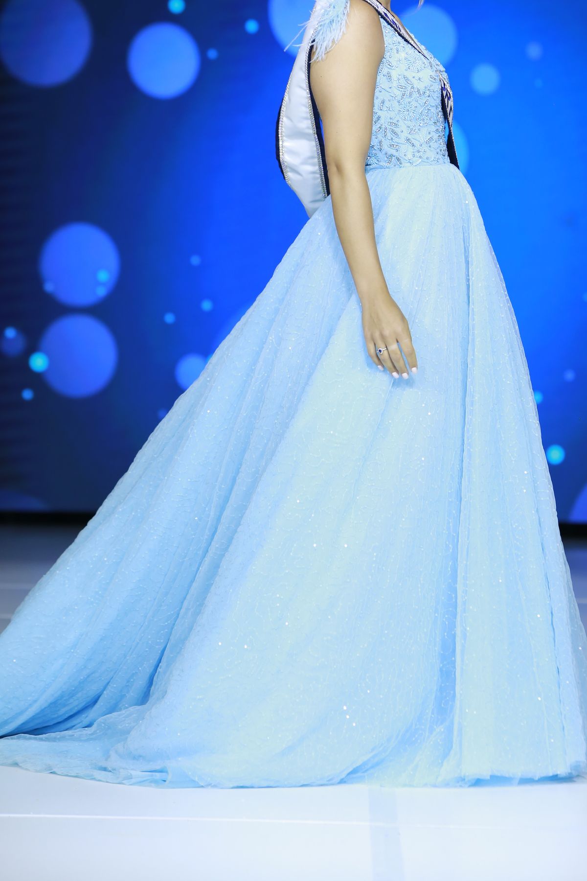 Sherri Hill Size 2 Prom Plunge Sequined Light Blue Side Slit Dress on Queenly