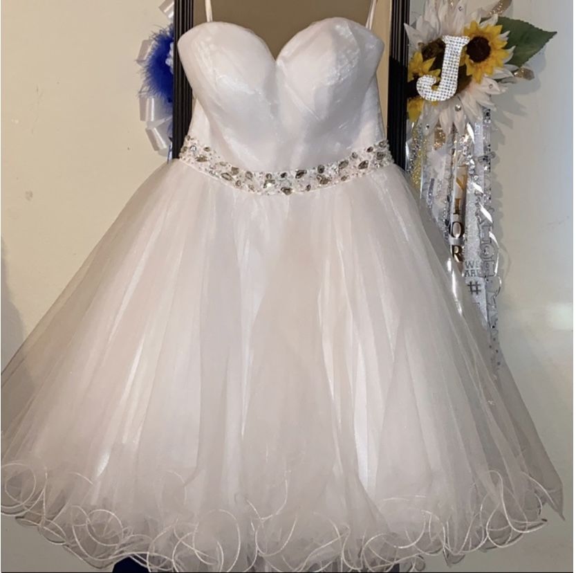 Size 4 Homecoming Sequined White Ball Gown on Queenly