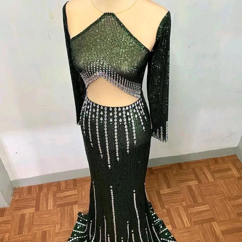 Size 4 Prom Sequined Emerald Green Floor Length Maxi on Queenly