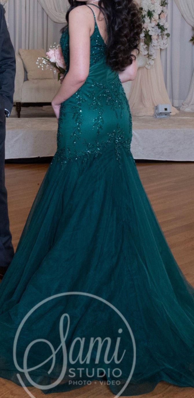 Size 10 Prom Sequined Emerald Green Mermaid Dress on Queenly