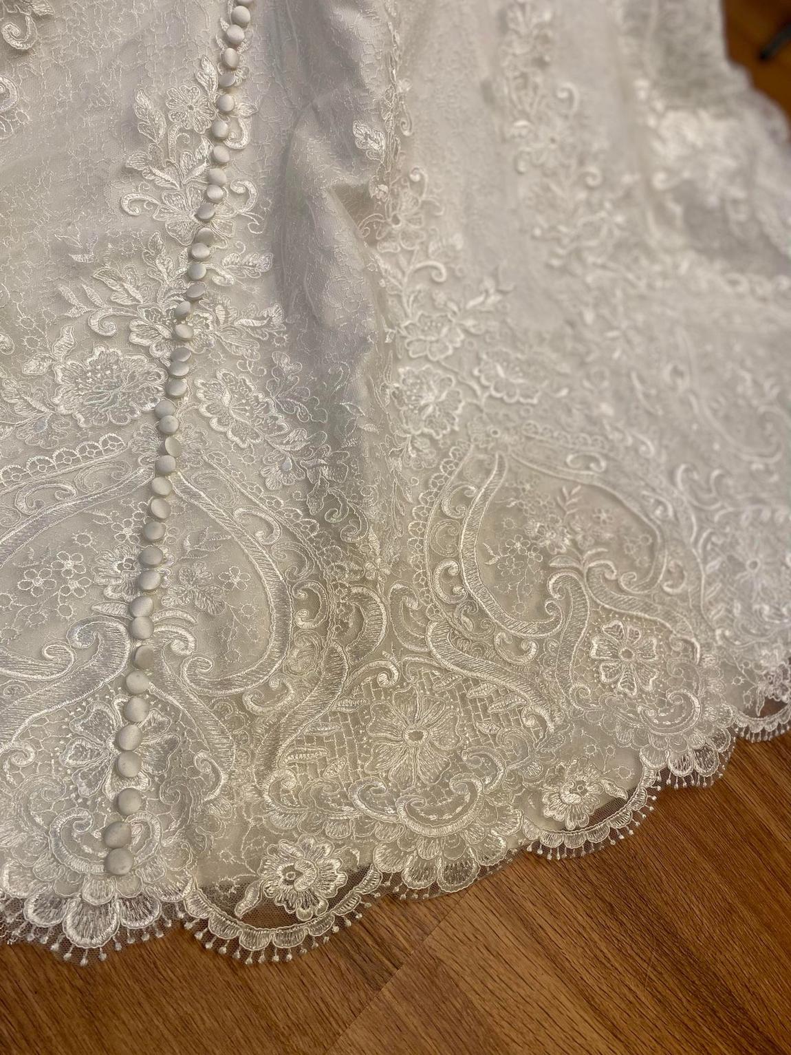 Alessa's Bridal Size 10 Lace White Mermaid Dress on Queenly
