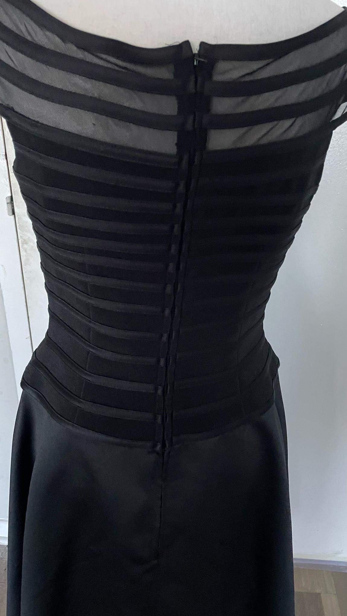 Size 8 Velvet Black Cocktail Dress on Queenly