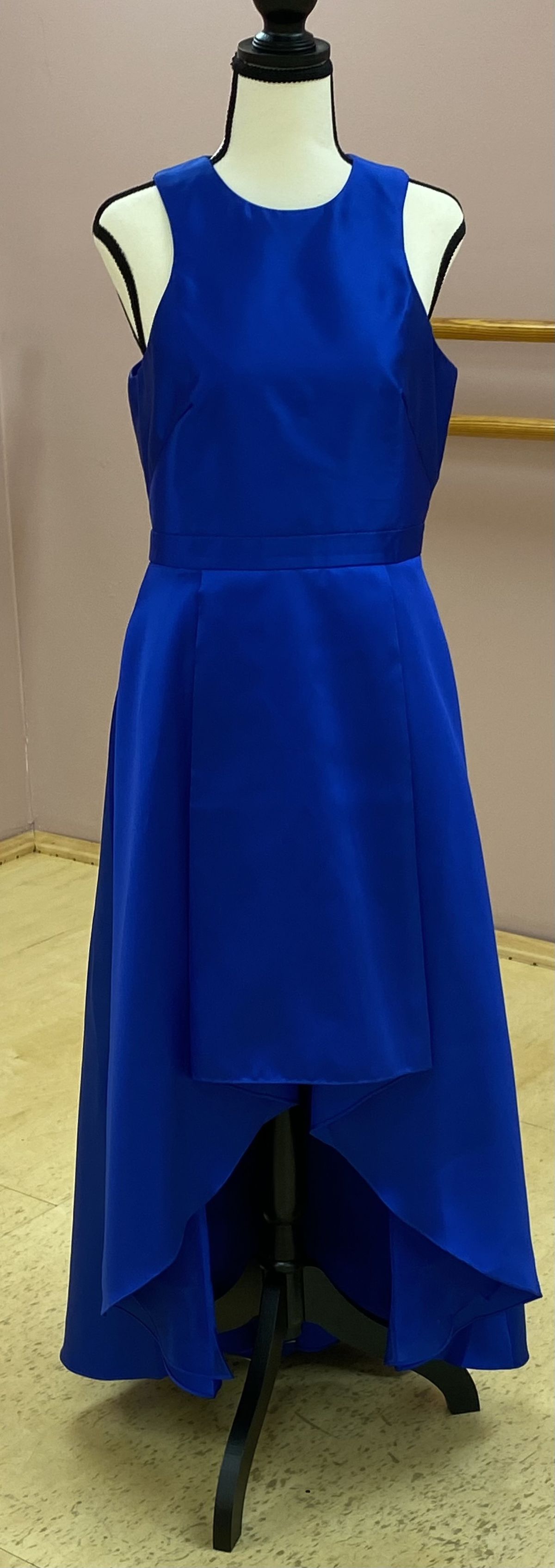 Size 8 Royal Blue Cocktail Dress on Queenly