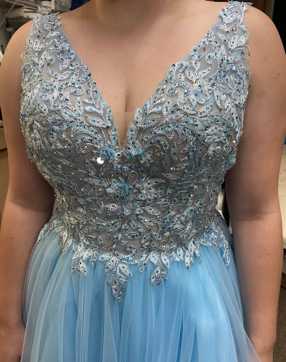Giovanni Size 6 Blue Ball Gown on Queenly
