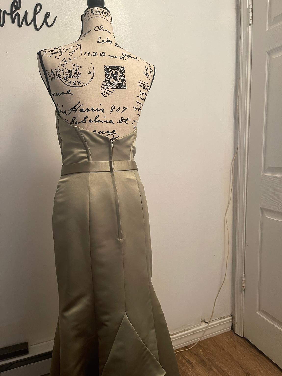 Size 8 Prom Green Cocktail Dress on Queenly