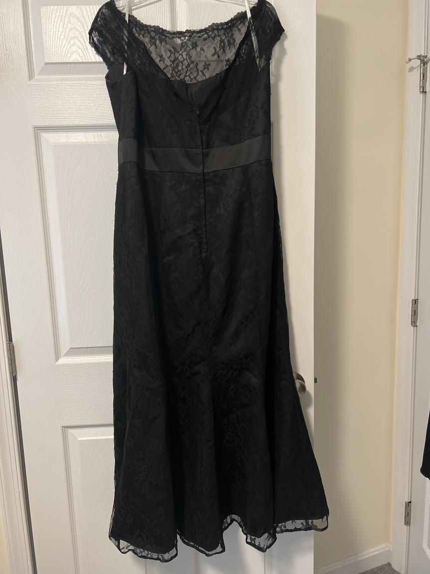 Plus Size 16 Prom Lace Black Cocktail Dress on Queenly