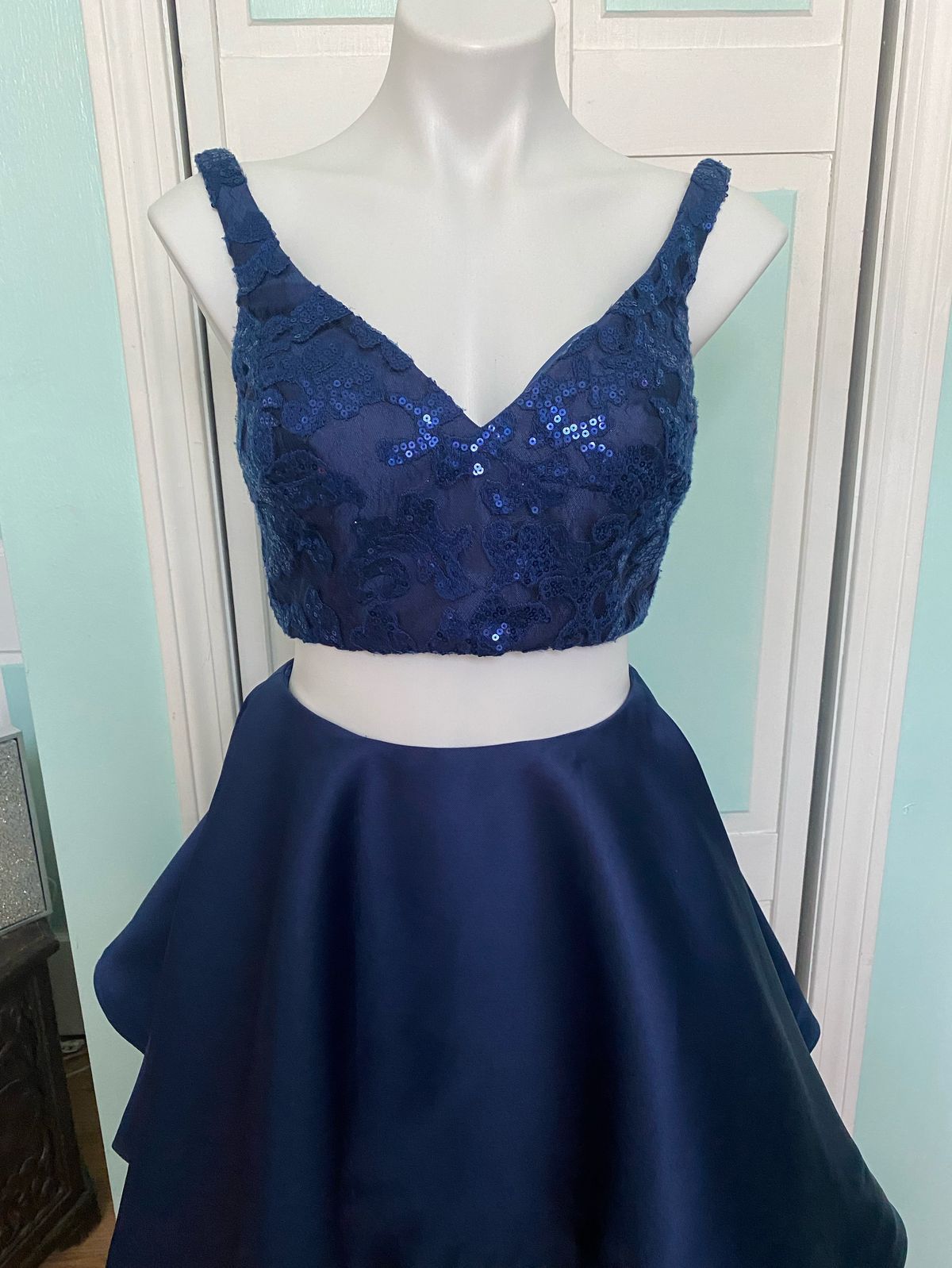Jolene Size 6 Prom Lace Navy Blue Cocktail Dress on Queenly
