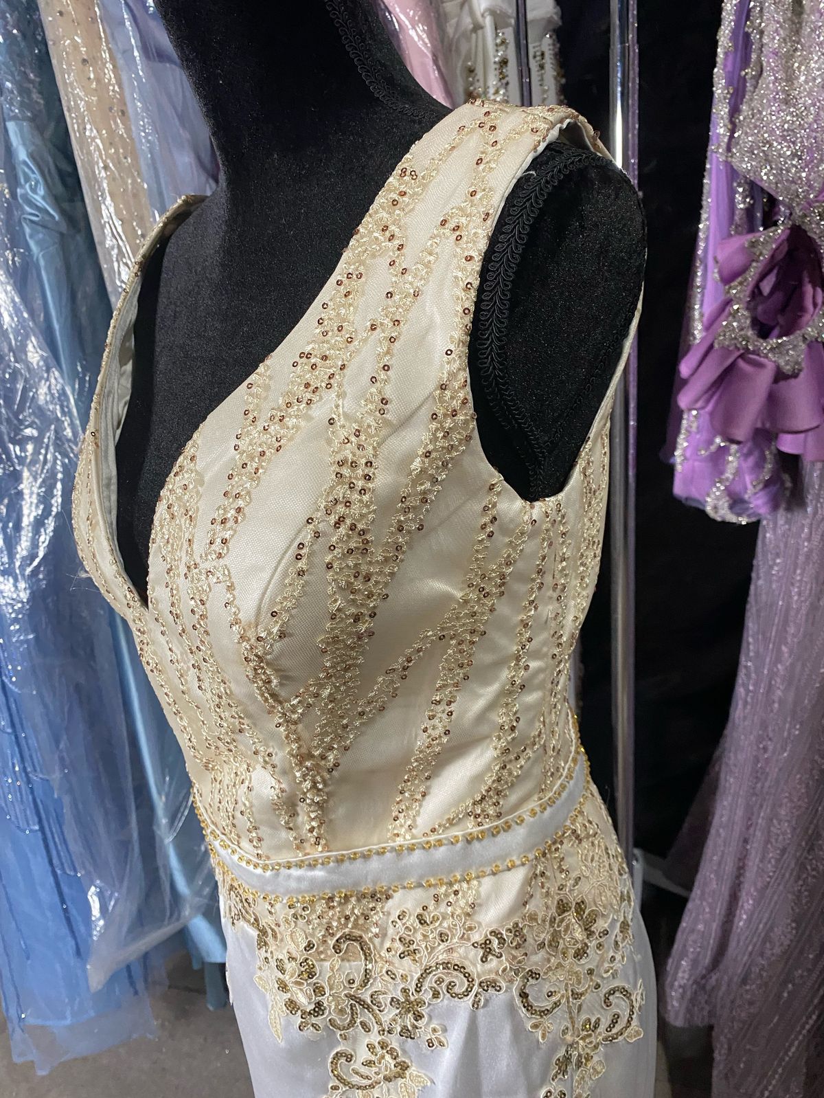 Size 8 Wedding Lace Gold Mermaid Dress on Queenly