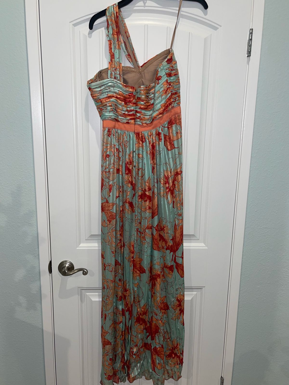Size 6 Off The Shoulder Floral Green Floor Length Maxi on Queenly
