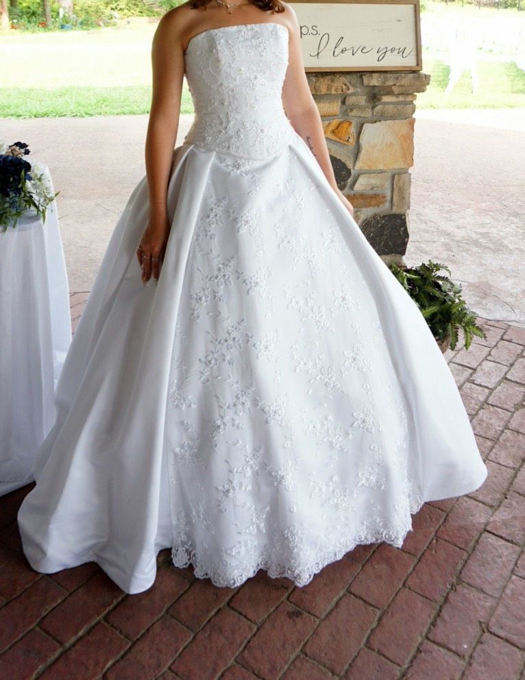 Jacquelin Size 8 White Ball Gown on Queenly