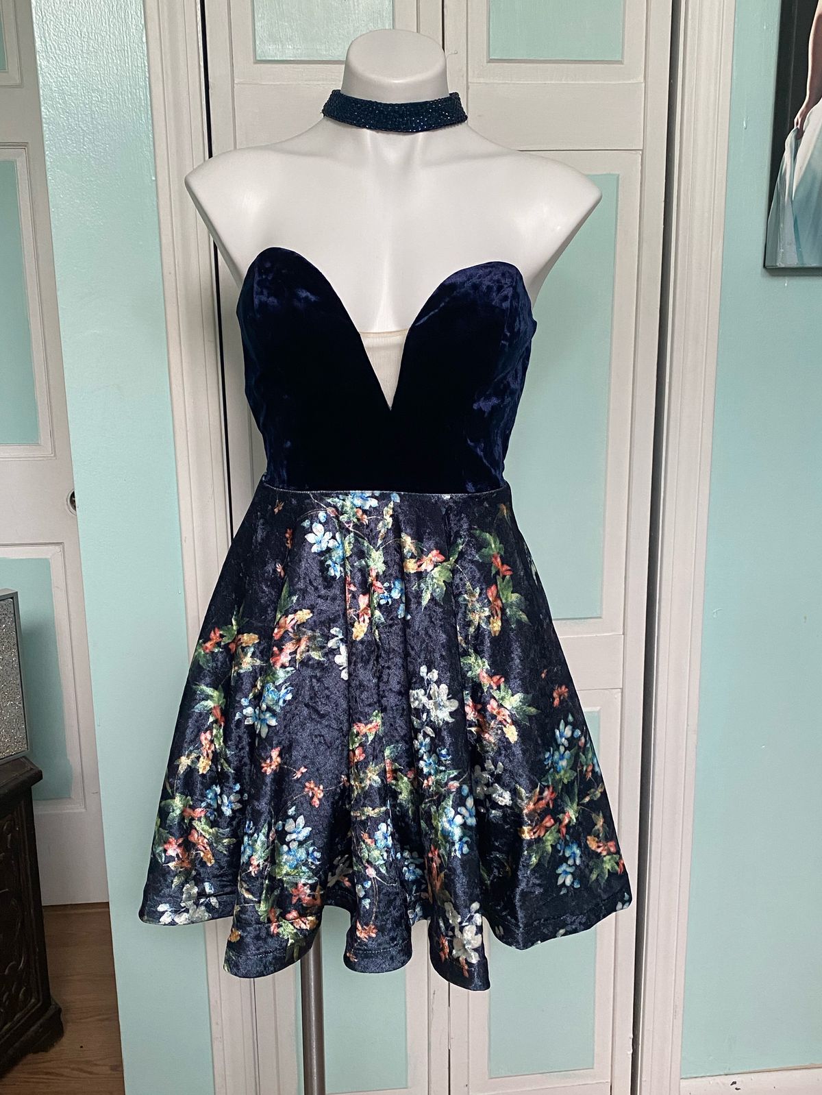 Jolene Size 6 Prom High Neck Velvet Navy Blue Cocktail Dress on Queenly
