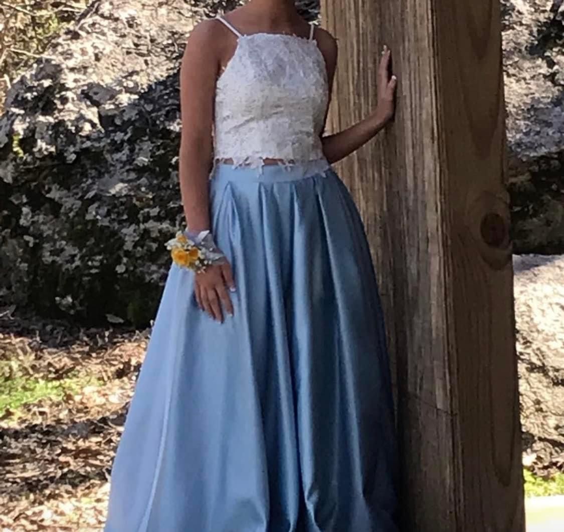 Size 2 Prom Lace Light Blue Ball Gown on Queenly