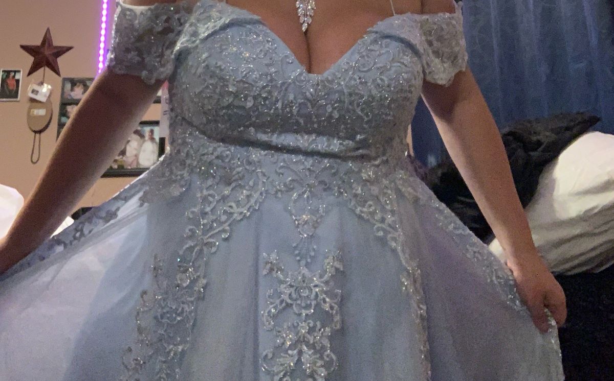 Plus Size 18 Prom Blue Ball Gown on Queenly