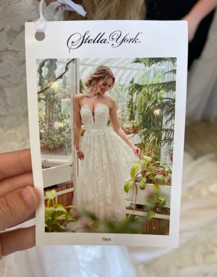 Stella York Size 6 Strapless White Ball Gown on Queenly