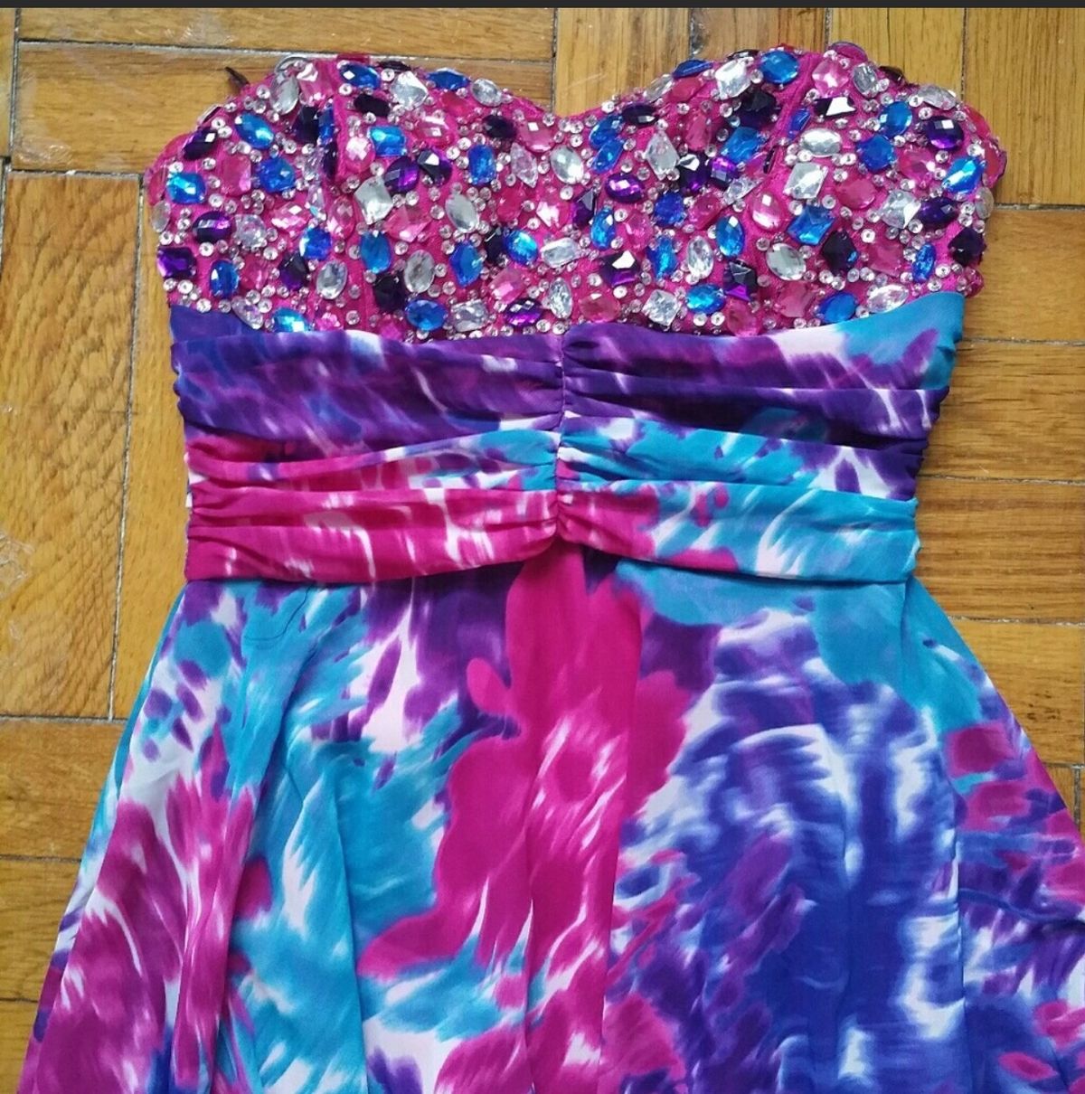 Size 4 Sequined Multicolor Cocktail Dress on Queenly