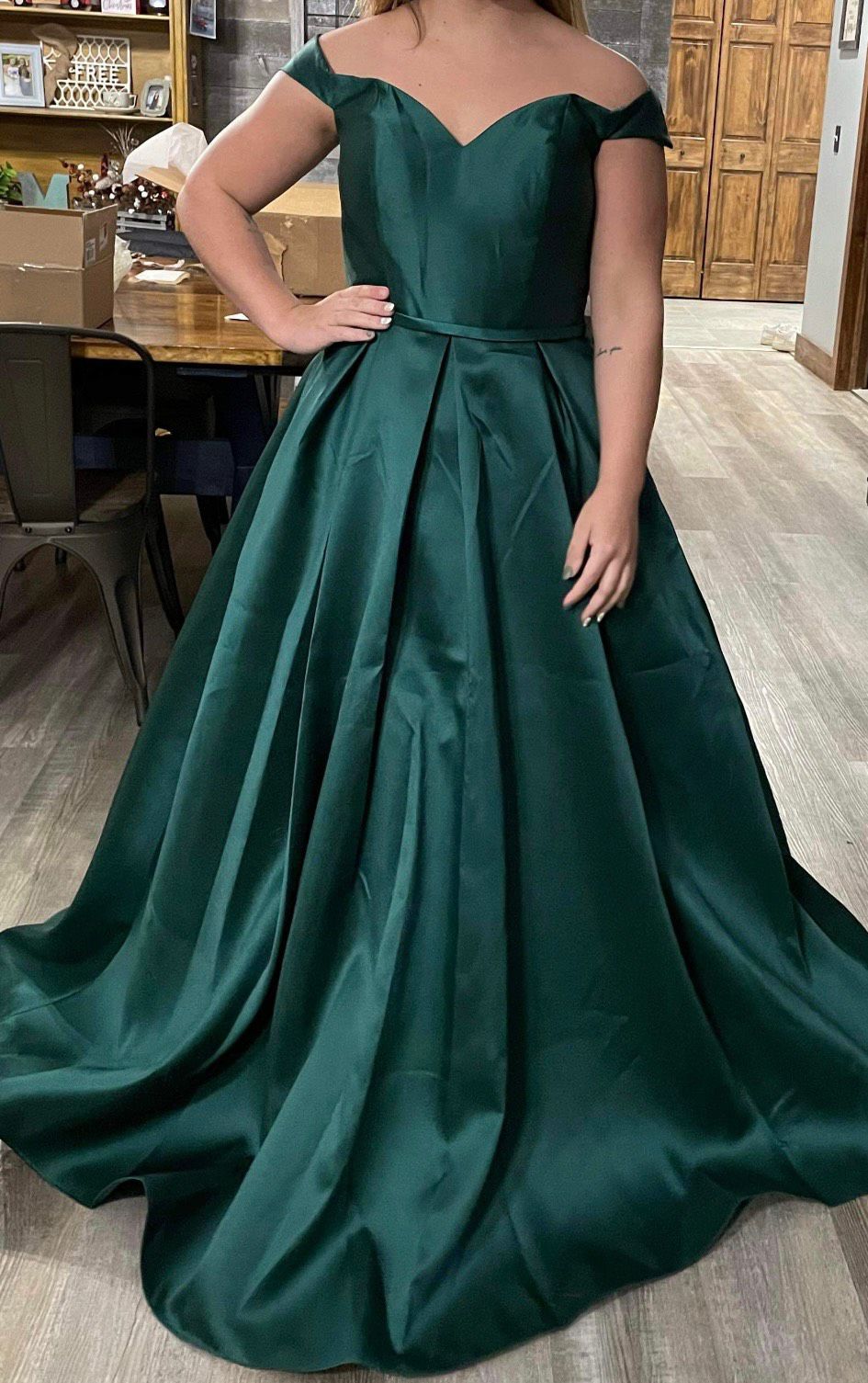 Prom pageant Size 10 Prom Emerald Green Ball Gown on Queenly
