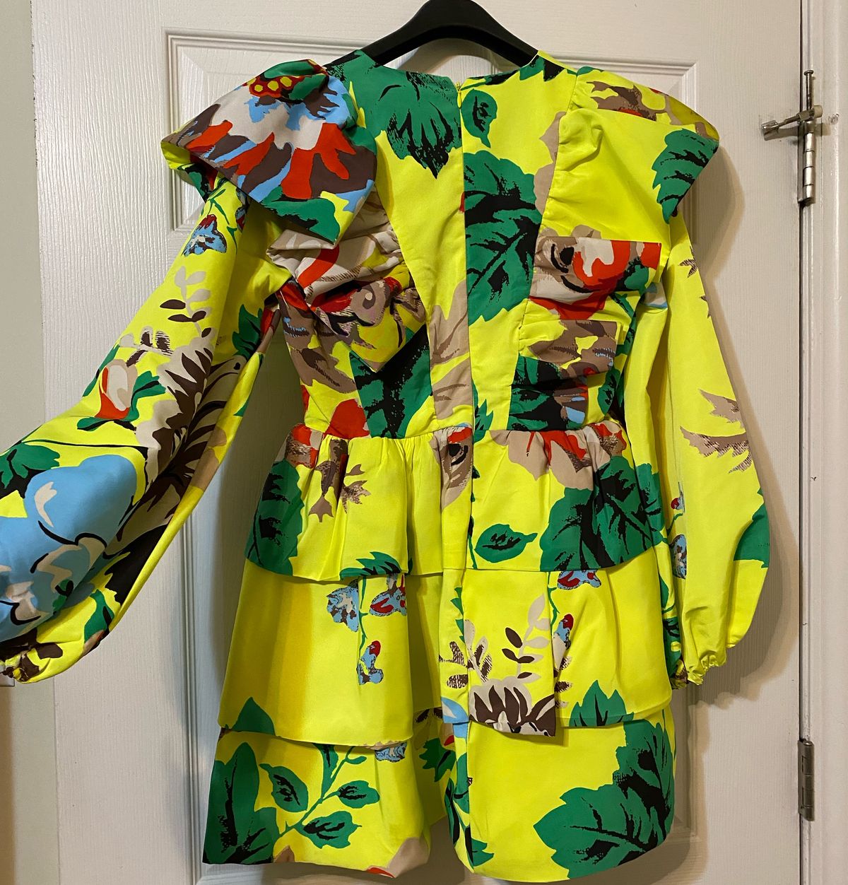 Size 4 Long Sleeve Floral Multicolor Cocktail Dress on Queenly