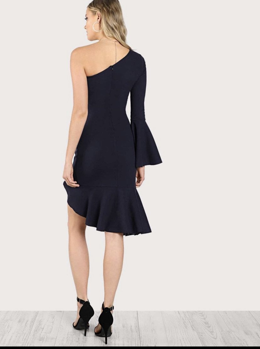 Color navy blue Size 2 Nightclub Blue Cocktail Dress on Queenly