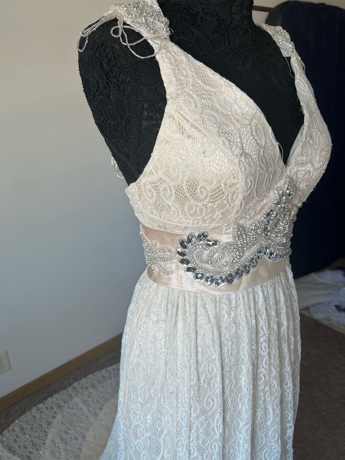 Size 6 Wedding Lace Nude Dress With Train on Queenly