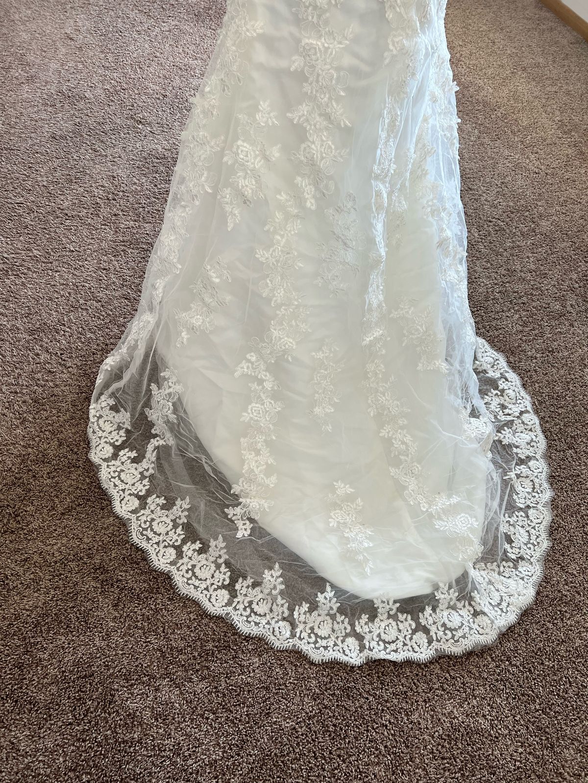 Size 6 Wedding Cap Sleeve Lace White Mermaid Dress on Queenly