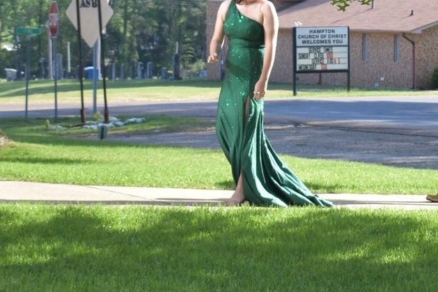 Sherri Hill Size 14 Prom One Shoulder Sequined Green Dress With Train on Queenly