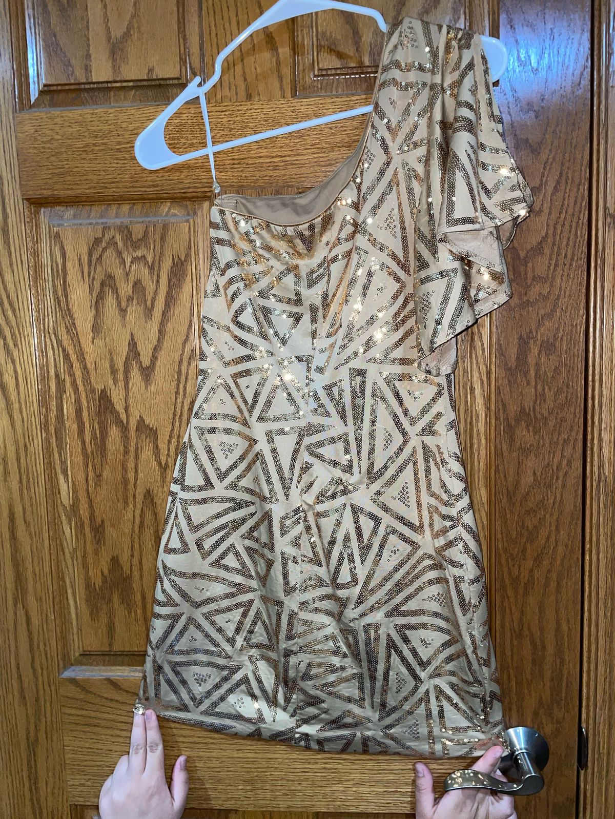 Size 2 Homecoming Sequined Gold Cocktail Dress on Queenly