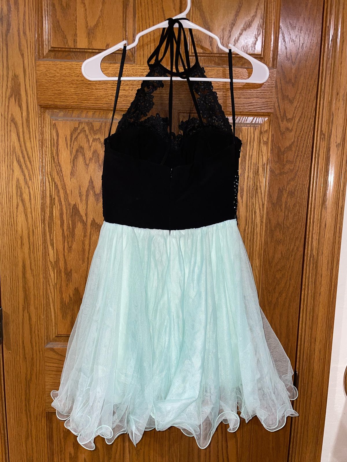 Blonde Size 0 Homecoming Halter Sequined Green Cocktail Dress on Queenly