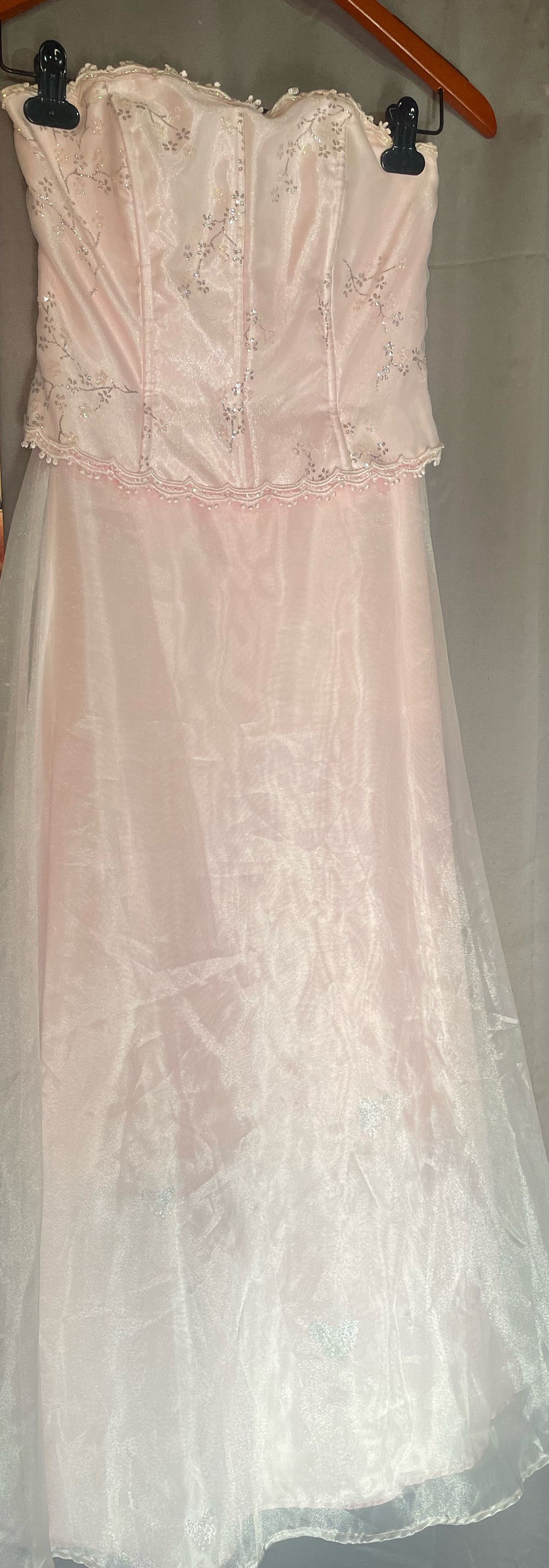 Size 0 Prom Satin Light Pink A-line Dress on Queenly
