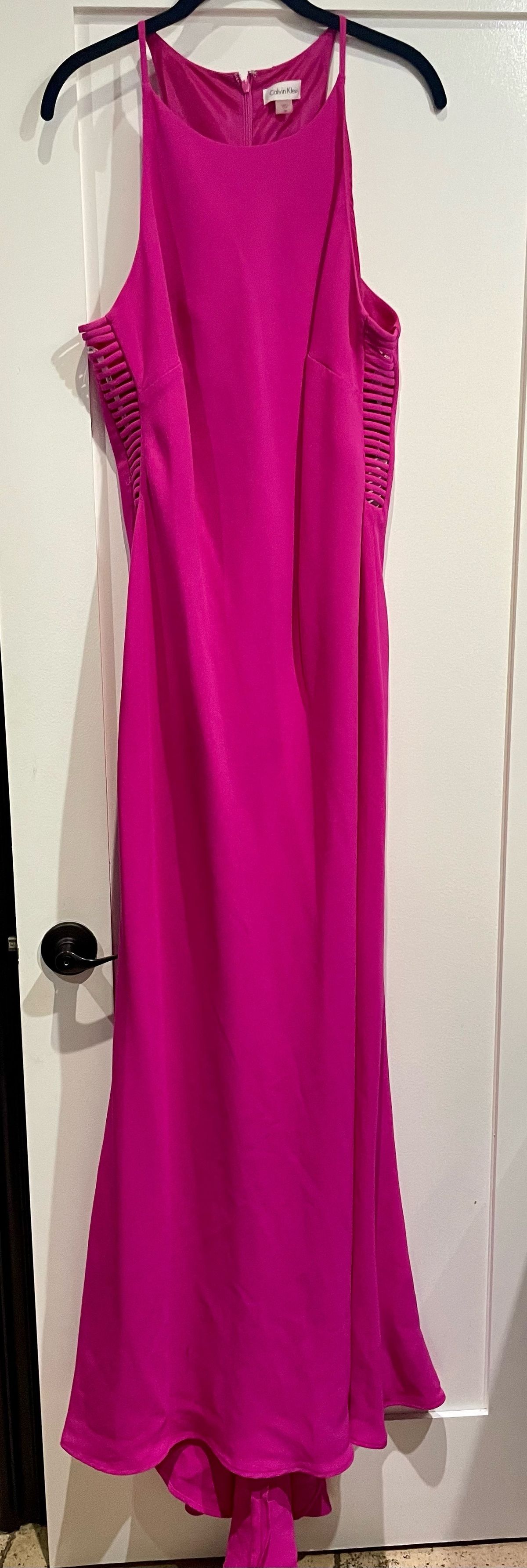 Plus Size 16 Prom Hot Pink Ball Gown on Queenly