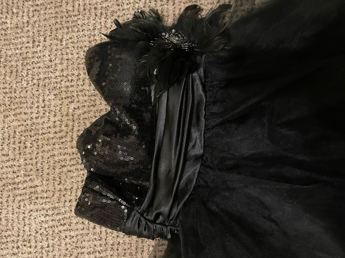 Size 2 Strapless Black Cocktail Dress on Queenly