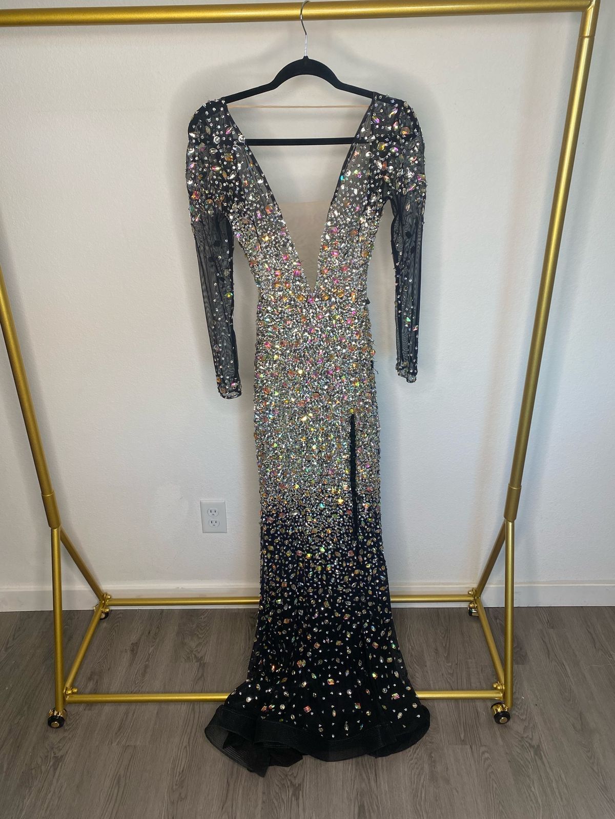 Size 2 Prom Plunge Sequined Black Side Slit Dress on Queenly