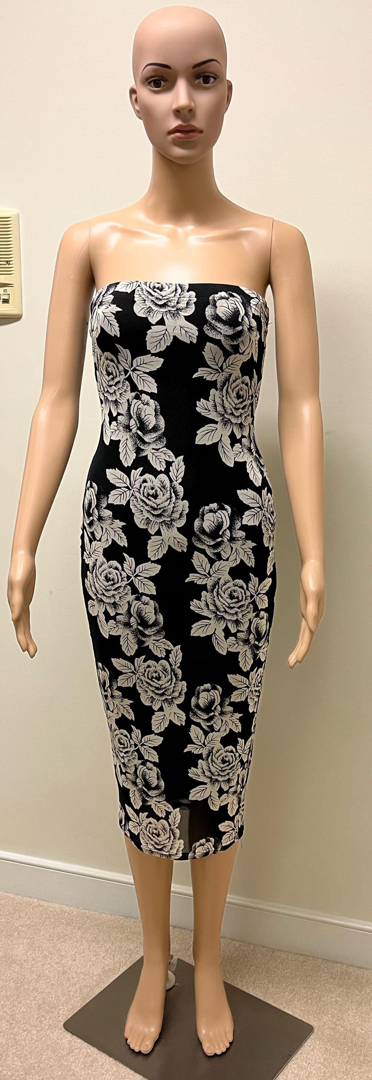 Size 2 Black Cocktail Dress on Queenly