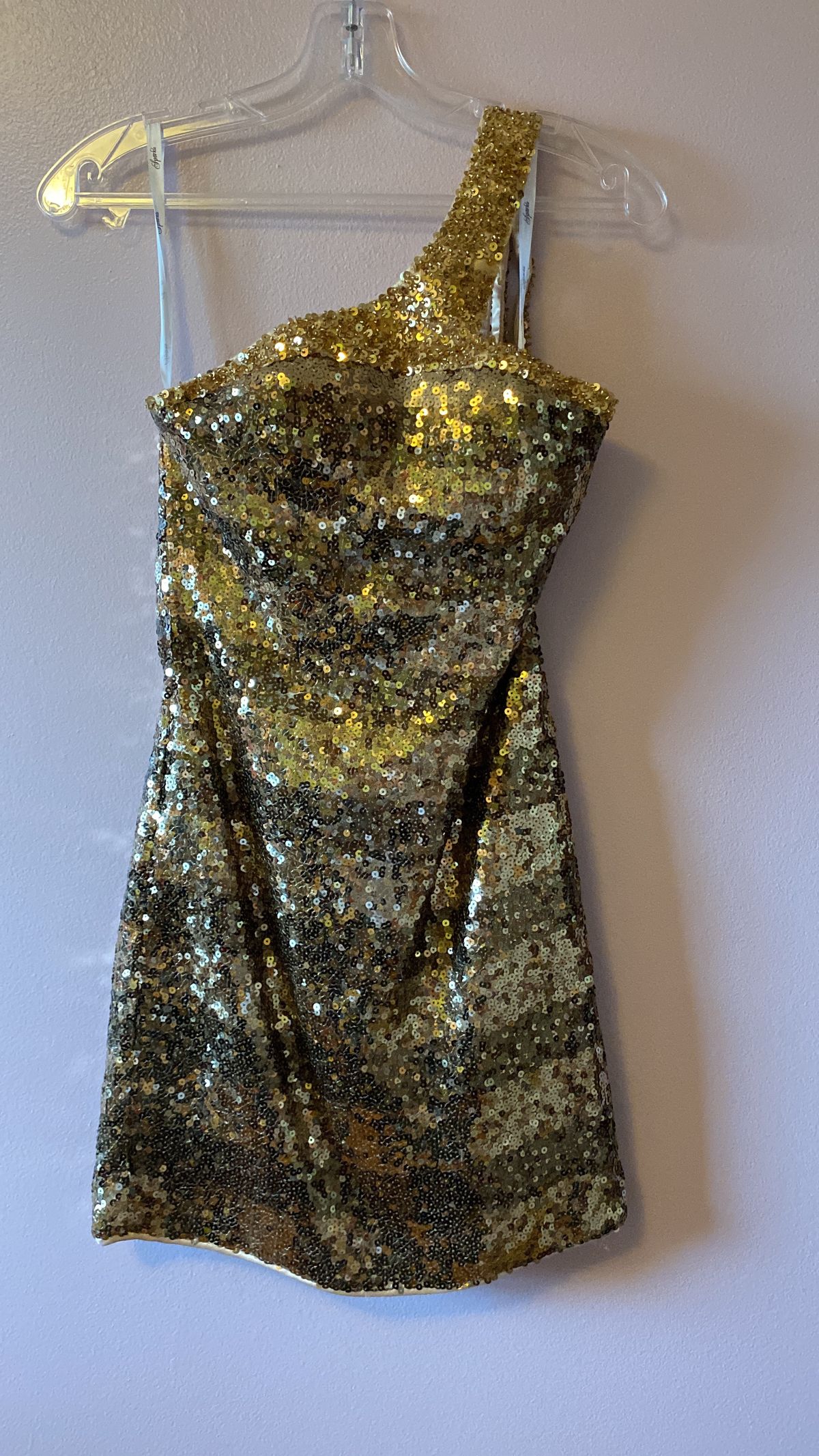 Size 2 One Shoulder Gold Cocktail Dress on Queenly