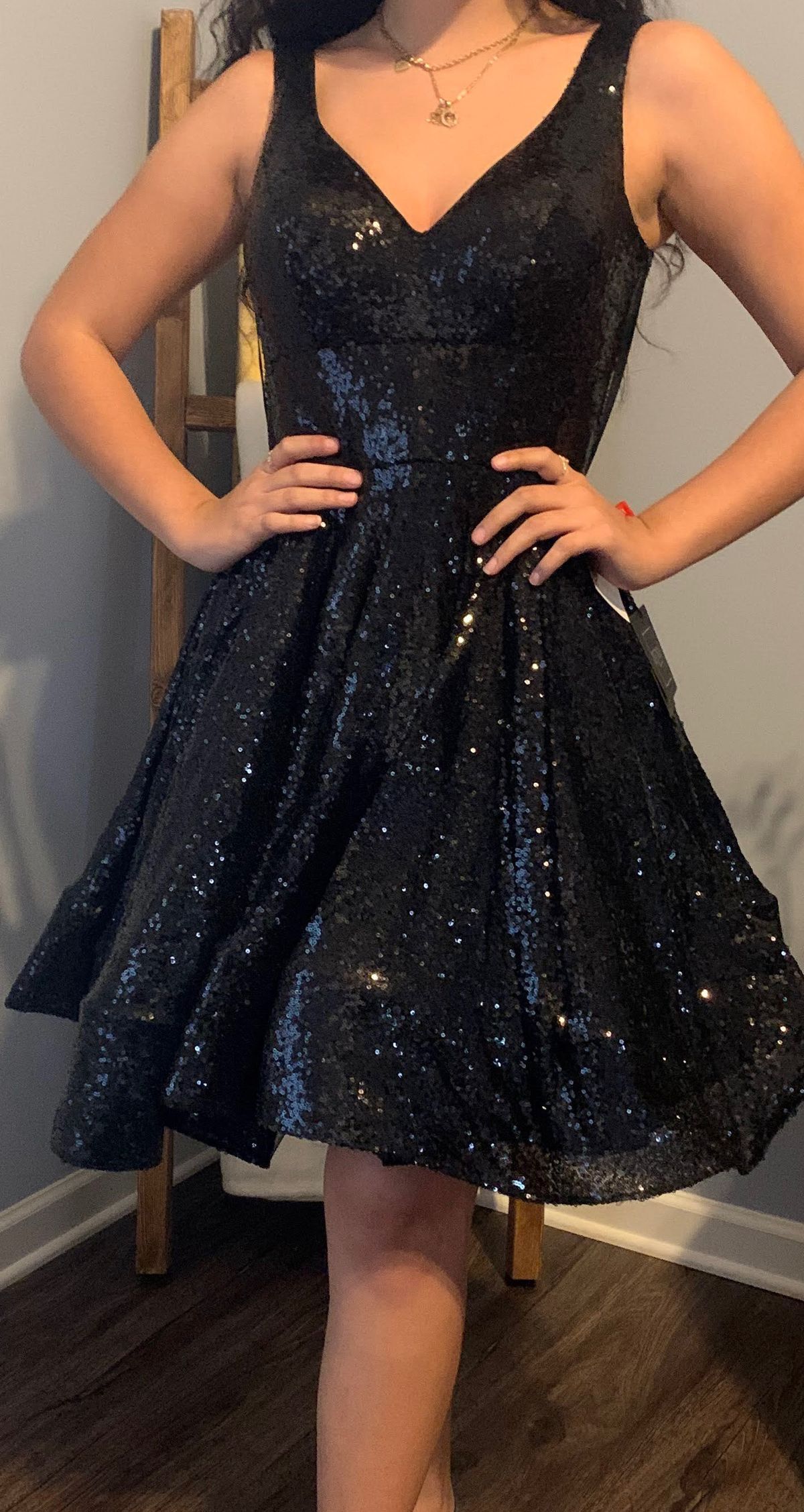 Mac Duggal Size 4 Sequined Black Cocktail Dress on Queenly