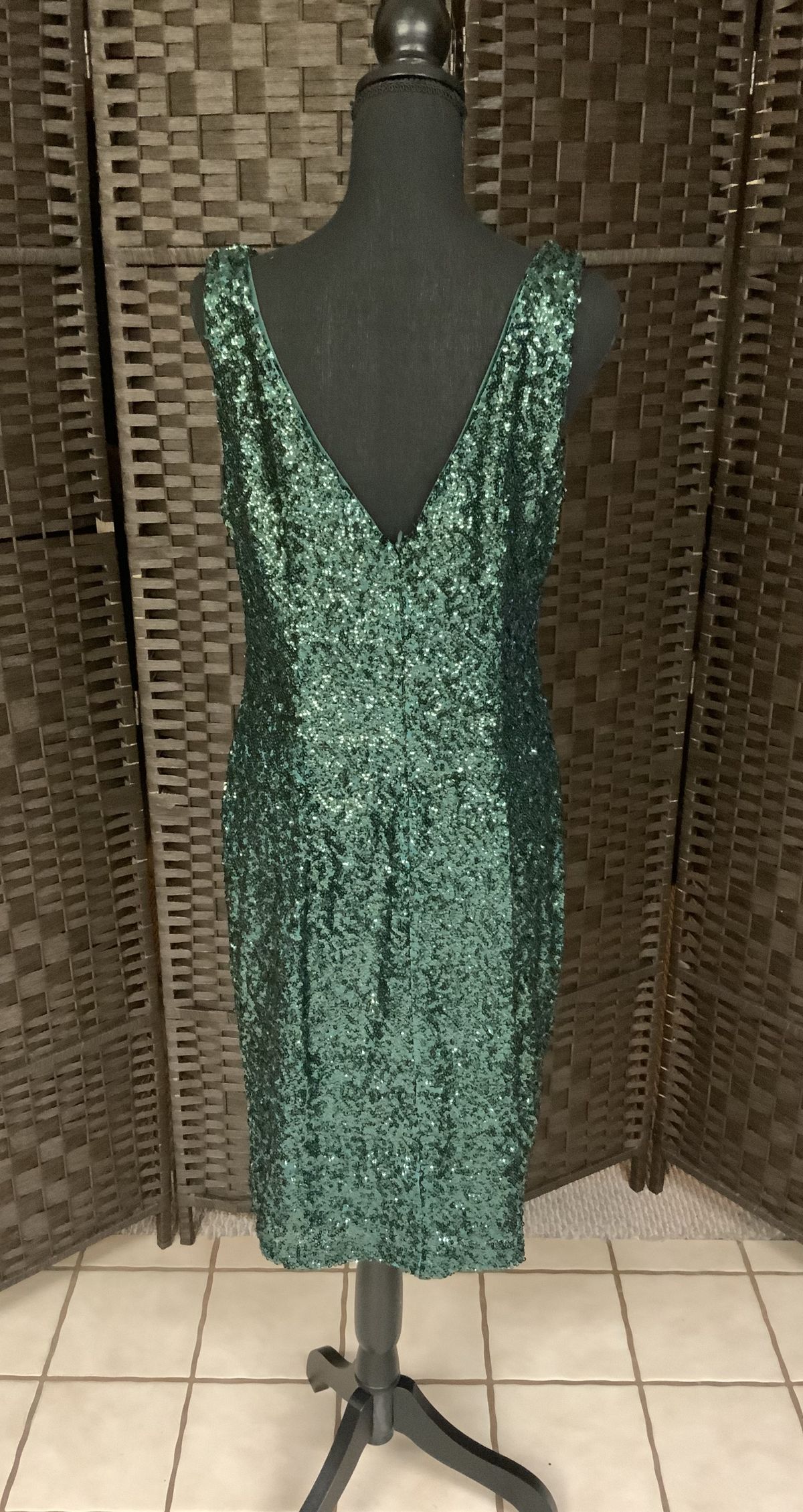 Size 12 Sequined Green Cocktail Dress on Queenly