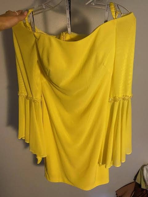 Intrigue by Blush  Size 4 Homecoming Yellow Cocktail Dress on Queenly