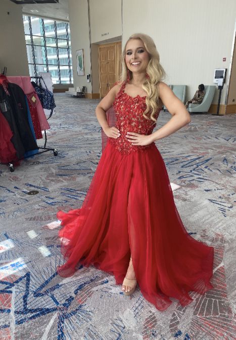 Caitlyn Kent Size 0 Red Ball Gown on Queenly