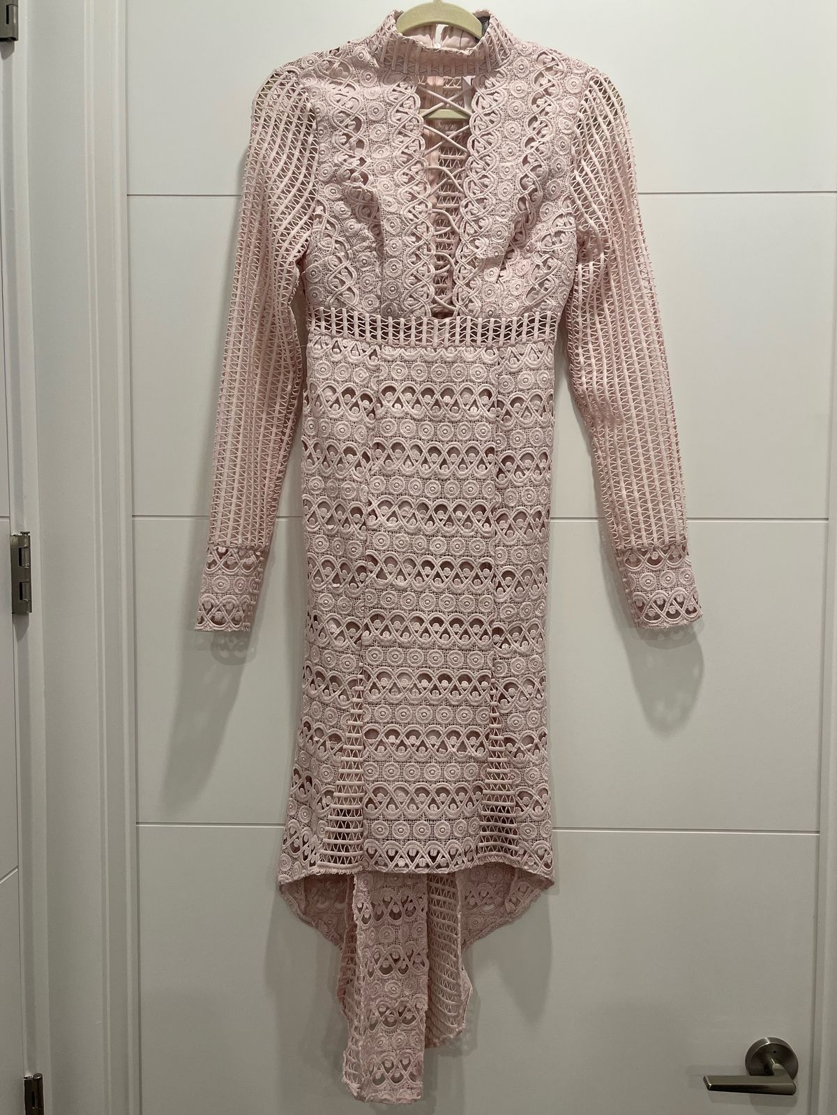Size 4 Homecoming Long Sleeve Lace Light Pink Cocktail Dress on Queenly