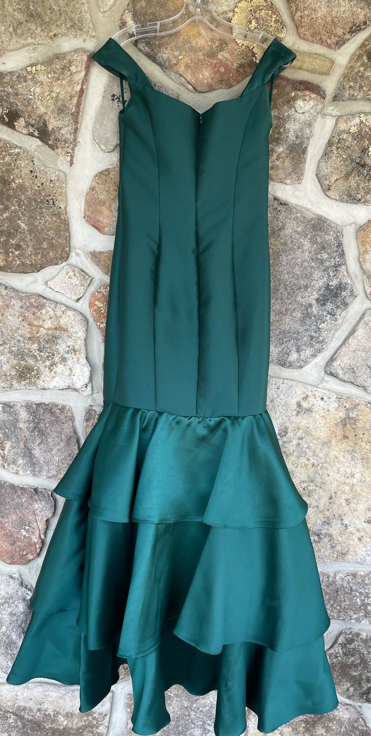 Size 12 Prom Emerald Green Mermaid Dress on Queenly