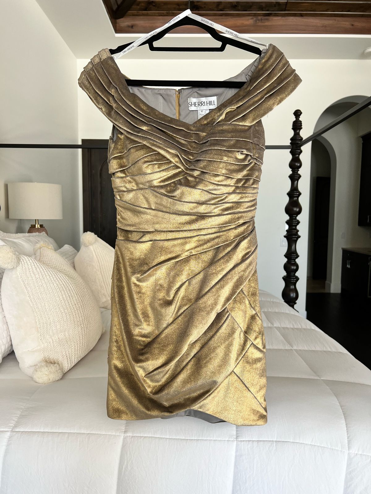 Sherri Hill Size 4 Velvet Gold Cocktail Dress on Queenly