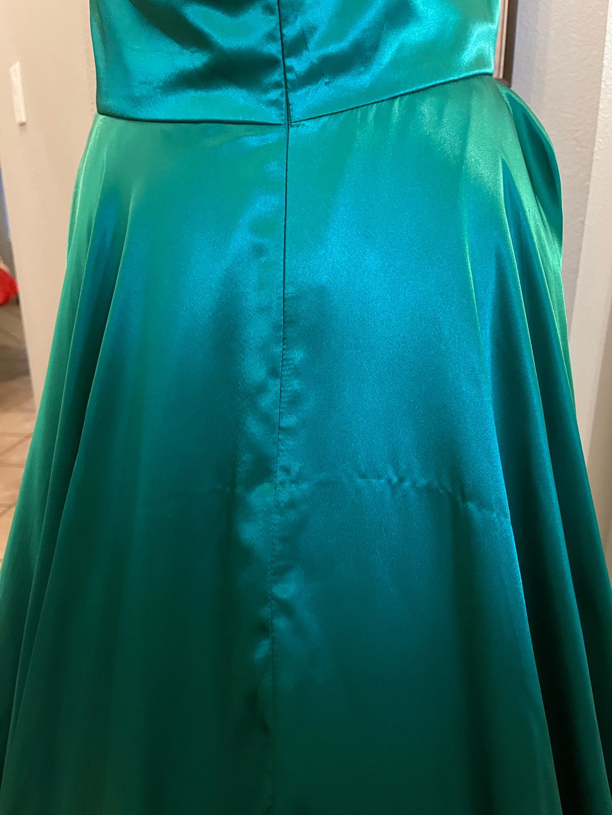 Size 12 Prom Satin Emerald Green Side Slit Dress on Queenly