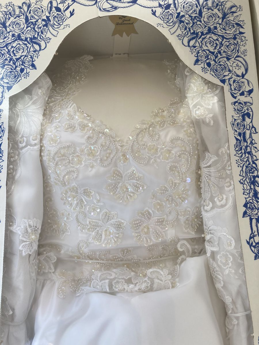 Size 10 Lace White Ball Gown on Queenly