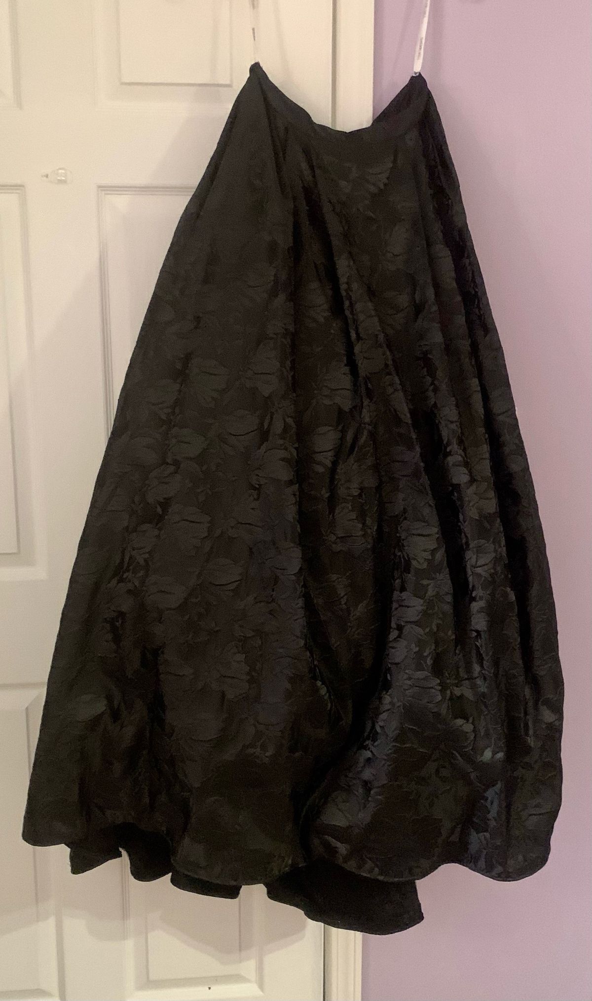 Sherri Hill Size 6 Prom Off The Shoulder Floral Black Ball Gown on Queenly