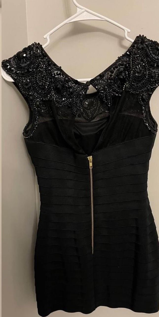 Sherri Hill Size 6 Cap Sleeve Sequined Black Cocktail Dress on Queenly