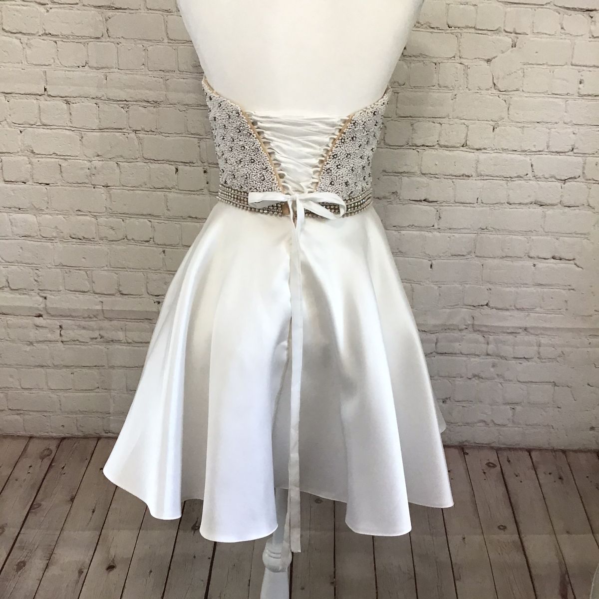 Size 2 Prom Strapless White A-line Dress on Queenly