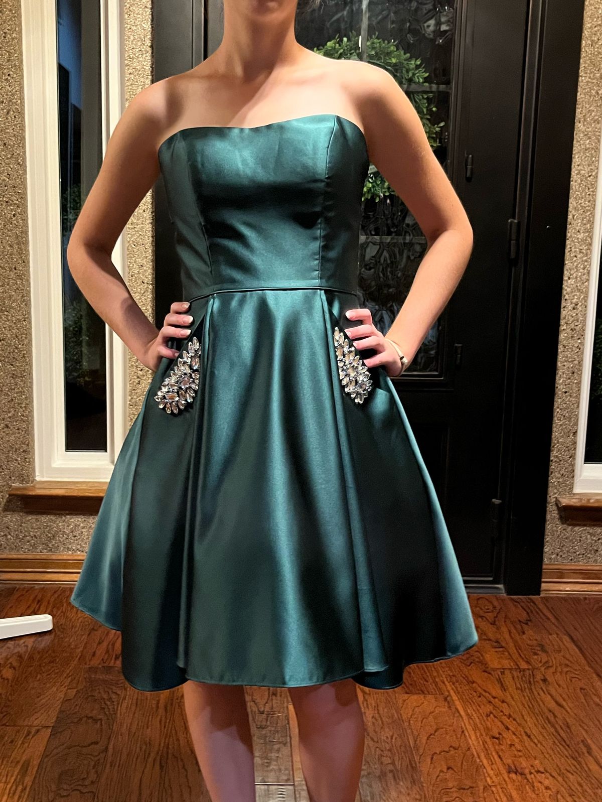 Size 2 Homecoming Strapless Sequined Emerald Green Cocktail Dress on Queenly