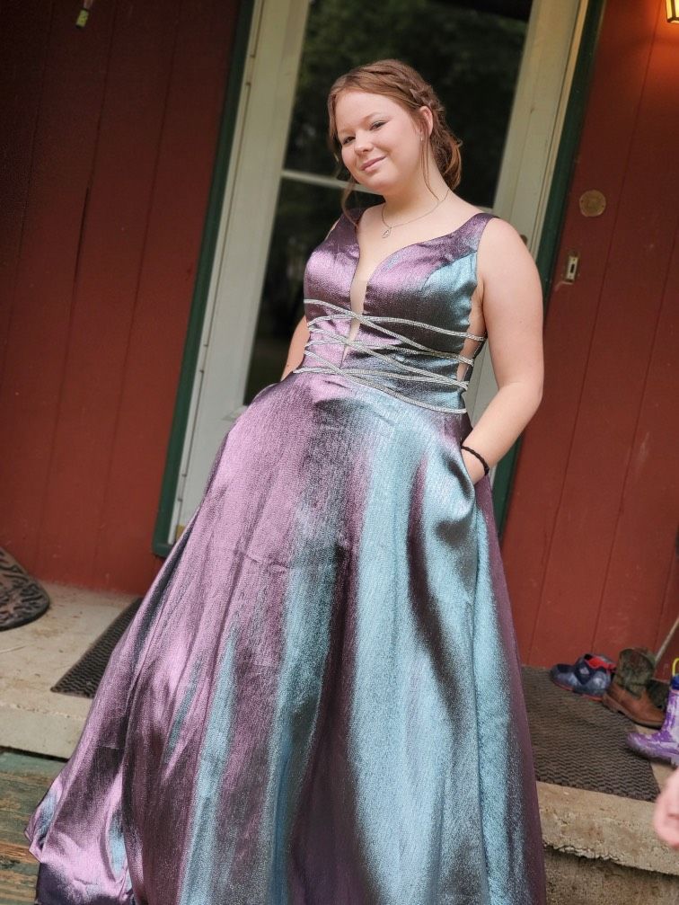 Plus Size 18 Multicolor Ball Gown on Queenly