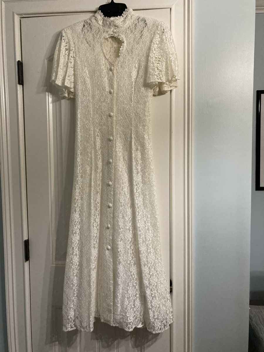 Dawn Joy Fashions Size 6 High Neck Lace White Cocktail Dress on Queenly
